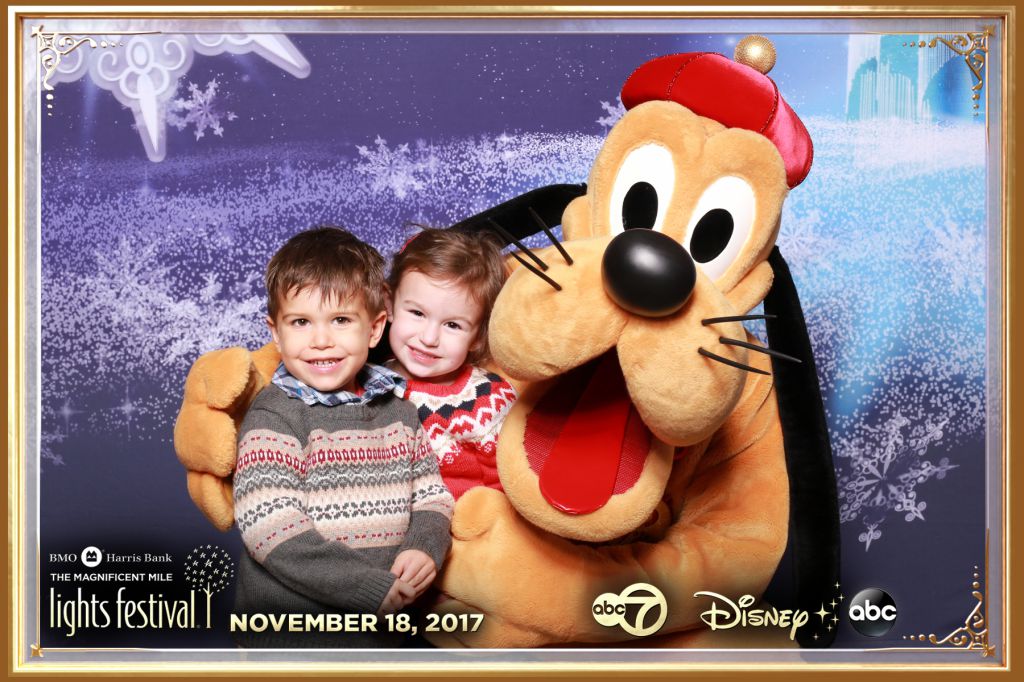 Goofy poses with kids at Disney character Meet Greet with on location photo giveaways printed for everyone