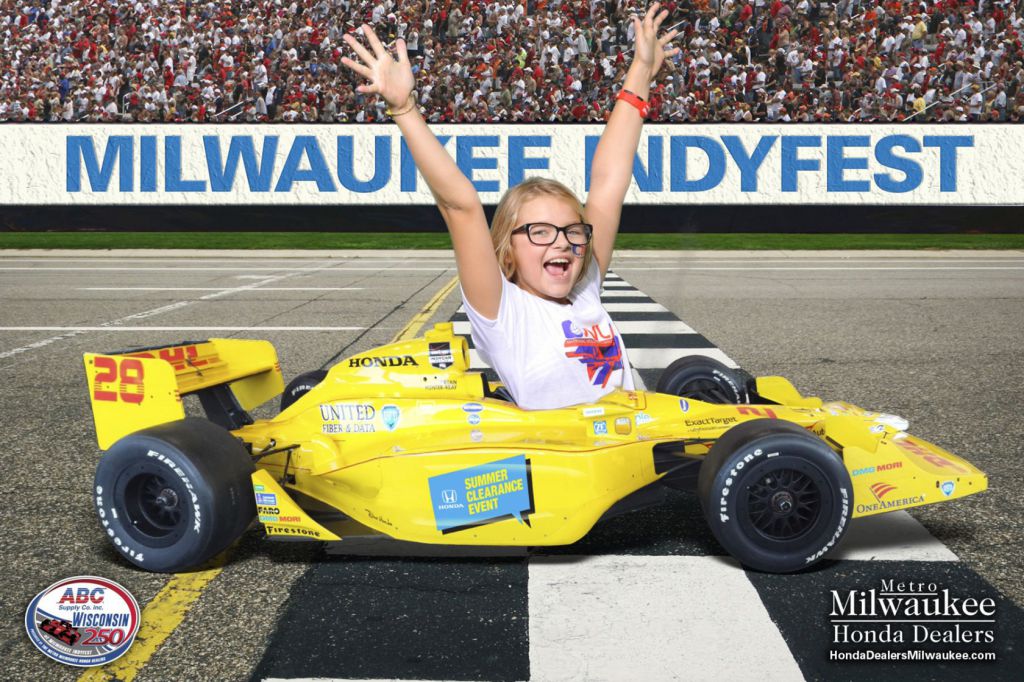 Green screen 4x6 photo of girl at Milwaukee Indyfest printed onsite