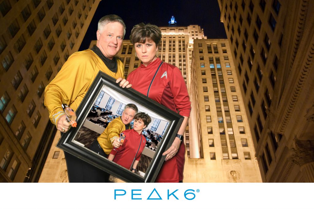 Star Trek costume couple gets 4x6 photo printed onsite