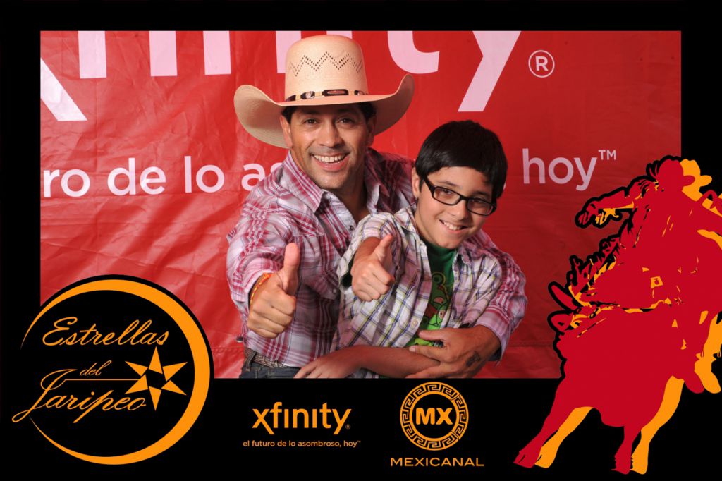 logo branded photo giveaway at fiesta del sol chicago for xfinity mexicanal